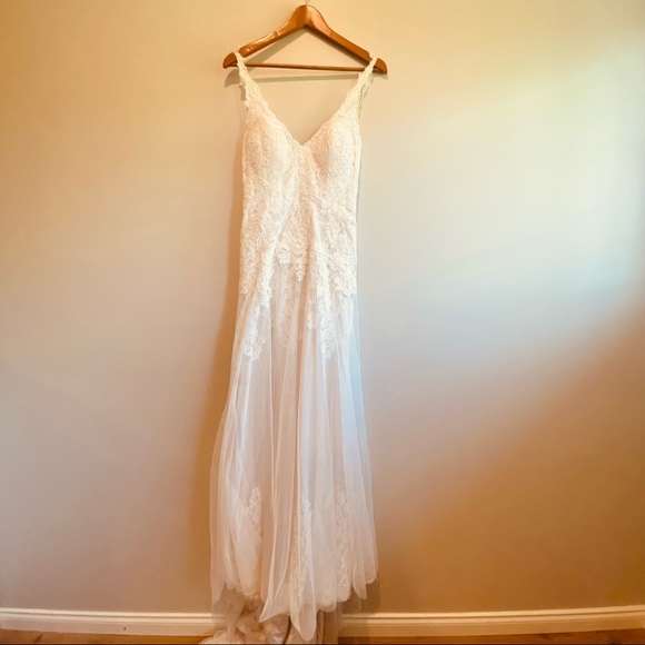Alvina Valenta Wedding Gown (size 4) - Picture 2 of 11